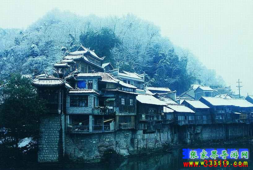 長(zhǎng)沙往返A(chǔ)8線：鳳凰古城、梵凈山、德夯苗寨汽車三日游